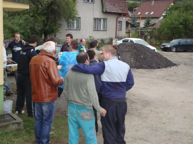 Váľanie obecného mája 2012