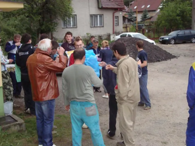 Váľanie obecného mája 2012