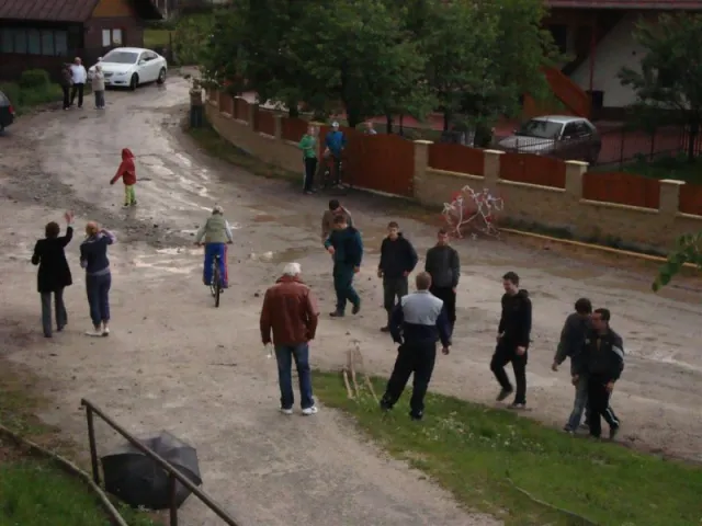 Váľanie obecného mája 2012