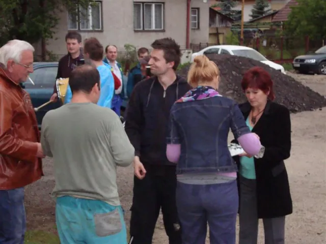 Váľanie obecného mája 2012