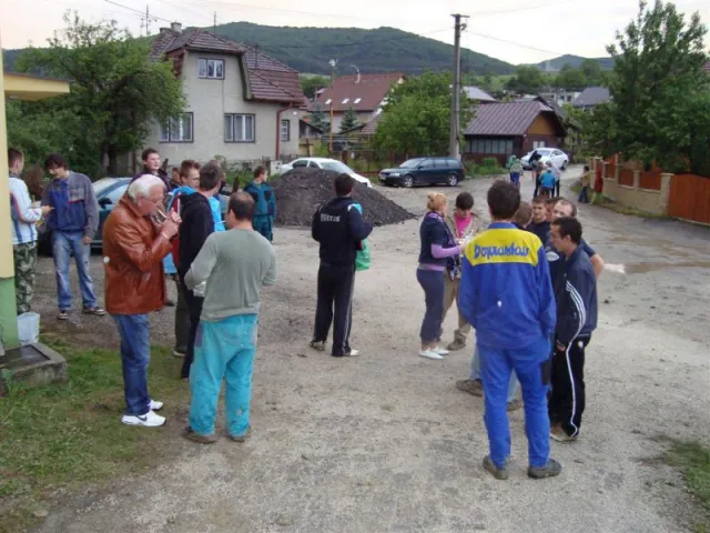 Váľanie obecného mája 2012