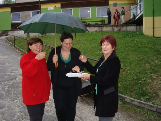 Váľanie obecného mája 2012