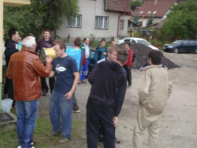 Váľanie obecného mája 2012