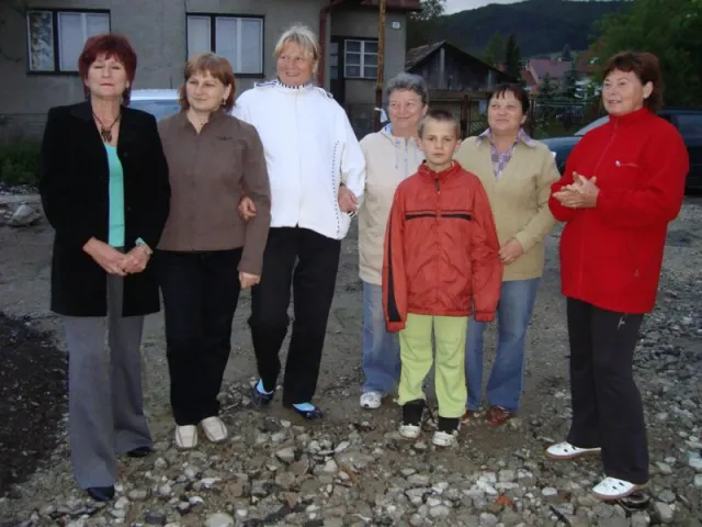 Váľanie obecného mája 2012